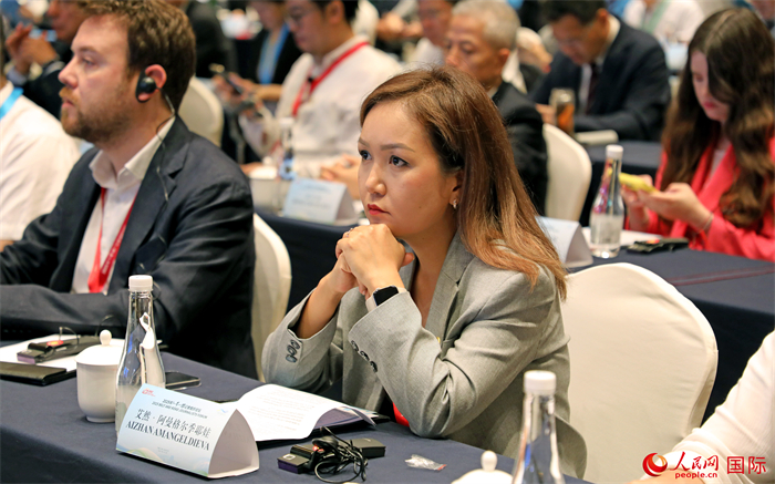 出席論壇的嘉賓在認真聽講。人民網(wǎng)記者趙益普攝