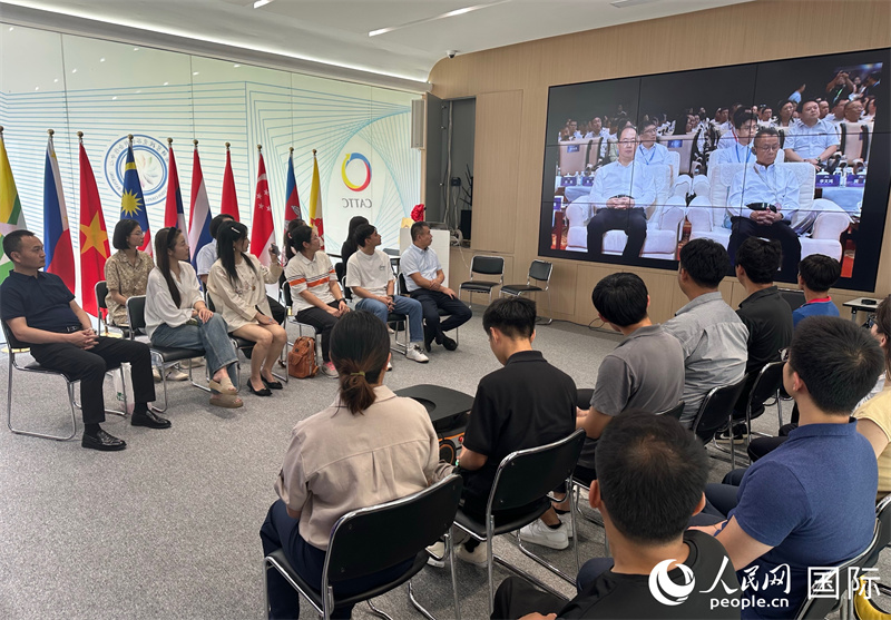 “AI賦能千行百業(yè)超級(jí)聯(lián)賽”啟動(dòng)儀式曼谷分會(huì)場(chǎng)。人民網(wǎng)記者 簡(jiǎn)承淵攝