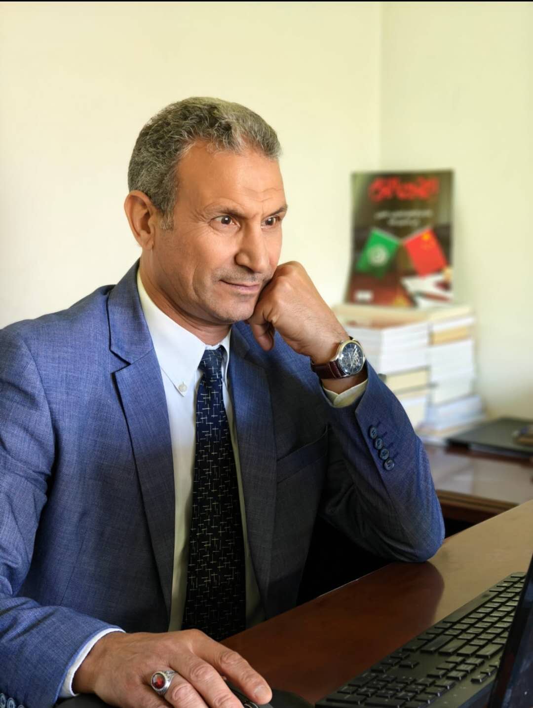 圖為埃及中國(guó)問(wèn)題專家、翻譯家、《今日中國(guó)》雜志阿拉伯文版副主編侯賽因·伊斯梅爾。受訪者供圖