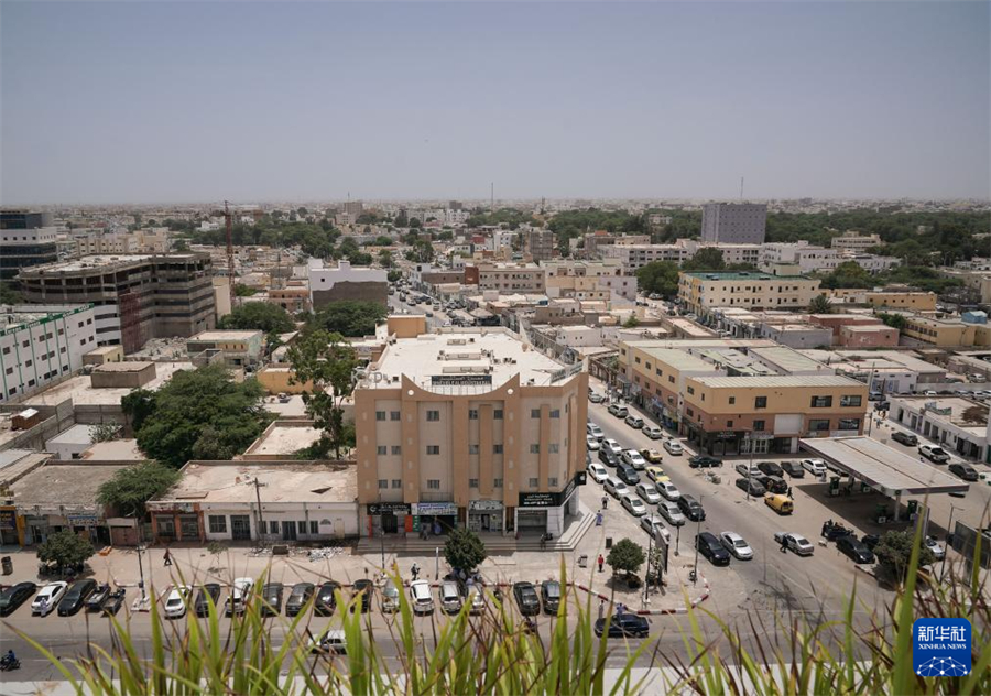這是7月14日在毛里塔尼亞首都努瓦克肖特拍攝的城市景觀。新華社記者 韓旭 攝