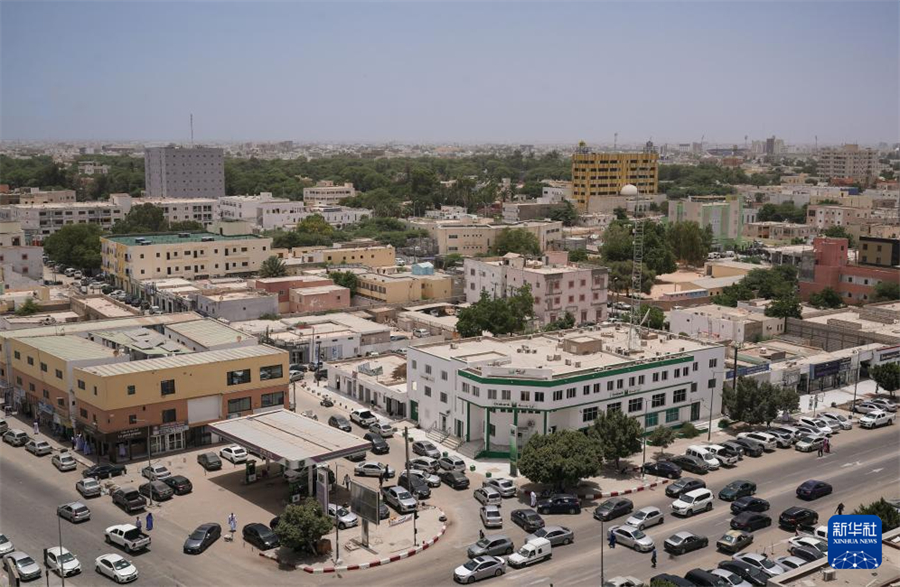 這是7月14日在毛里塔尼亞首都努瓦克肖特拍攝的城市景觀。新華社記者 韓旭 攝