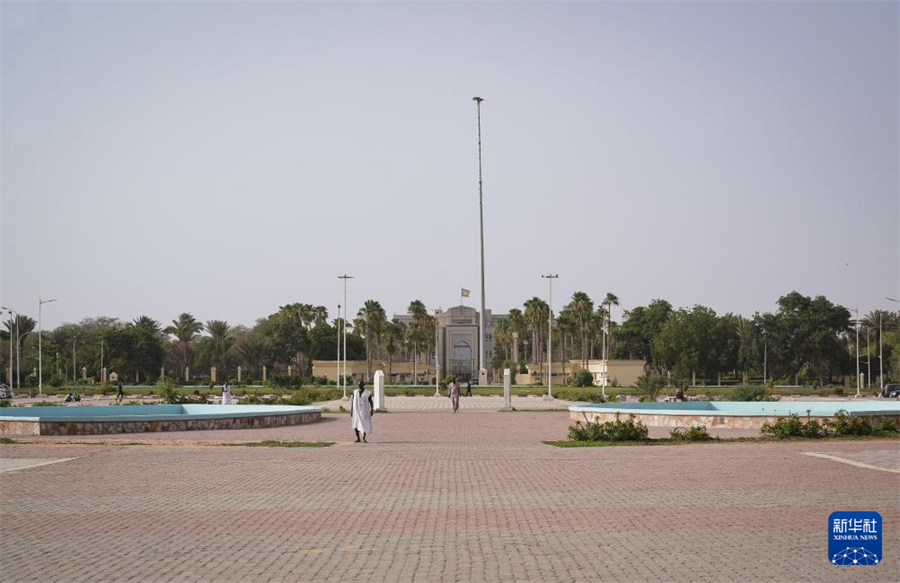 這是7月14日在毛里塔尼亞首都努瓦克肖特拍攝的毛里塔尼亞總統(tǒng)府。新華社記者 韓旭 攝