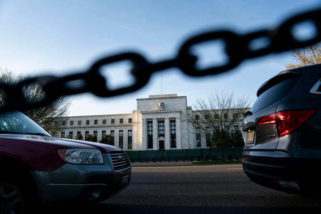 這是2022年4月20日在美國(guó)華盛頓拍攝的美聯(lián)儲(chǔ)大樓。新華社記者劉杰攝