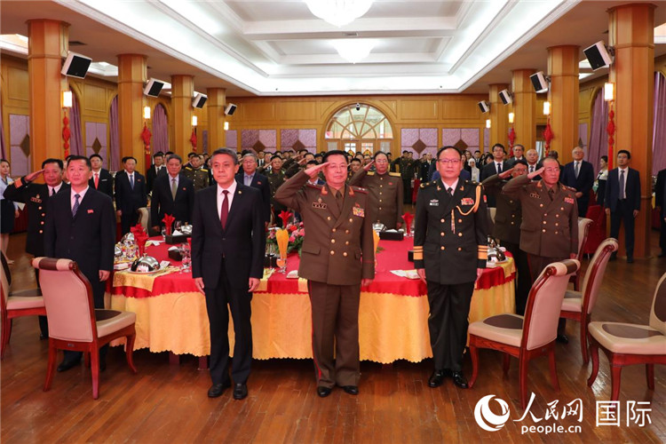 當(dāng)?shù)貢r間7月22日，中國駐朝鮮使館舉行慶祝中國人民解放軍建軍98周年招待會。人民網(wǎng)記者 劉融攝