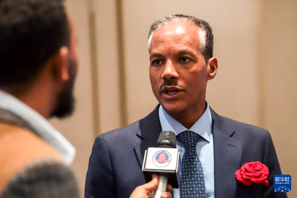 7月2日，埃塞俄比亞航空公司貨運(yùn)及物流部總裁德雷杰·德雷羅在埃塞俄比亞首都亞的斯亞貝巴接受新華社記者專(zhuān)訪。新華社發(fā)（邁克爾·特韋爾德攝）