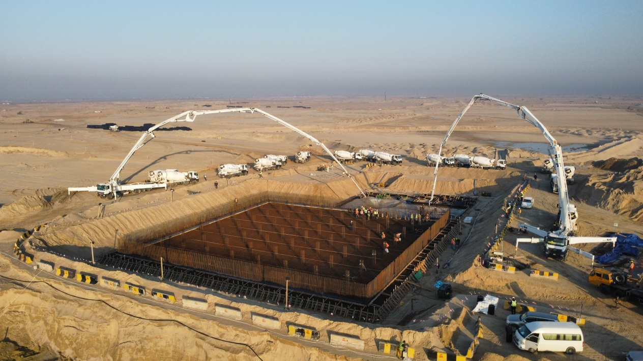 科威特南薩巴赫·艾哈邁德新城1563項(xiàng)目建設(shè)現(xiàn)場。中建六局供圖
