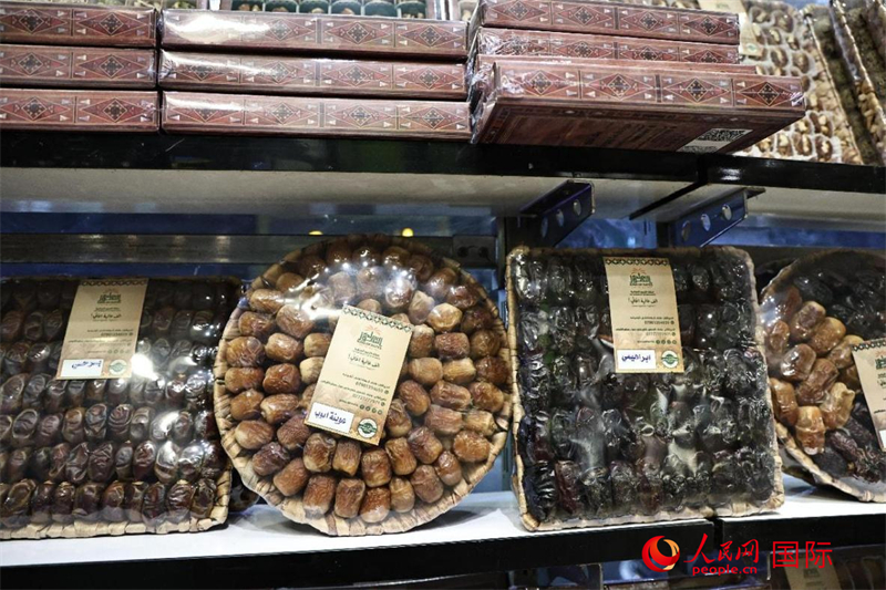 商場(chǎng)出售的椰棗。人民網(wǎng) 伊納斯·易卜拉欣攝
