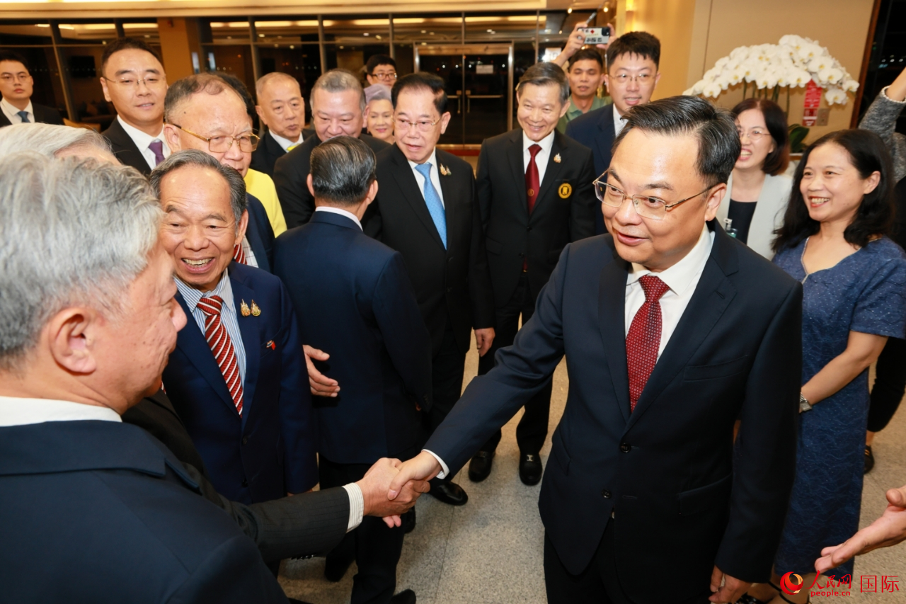 張建衛(wèi)大使會見泰國僑界代表。人民網(wǎng)記者 白元琪攝