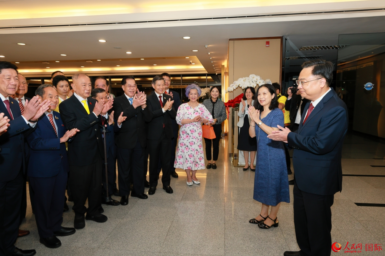 張建衛(wèi)大使會見泰國僑界代表。人民網(wǎng)記者 白元琪攝