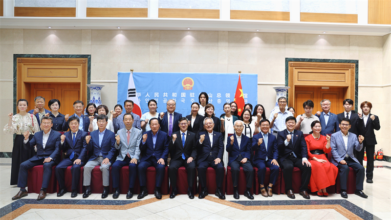 圖為與會人員合影。中國駐釜山總領事館供圖