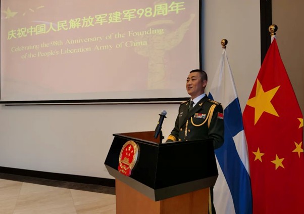 中國(guó)駐芬蘭大使館國(guó)防武官隋寧致辭。中國(guó)駐芬蘭大使館供圖