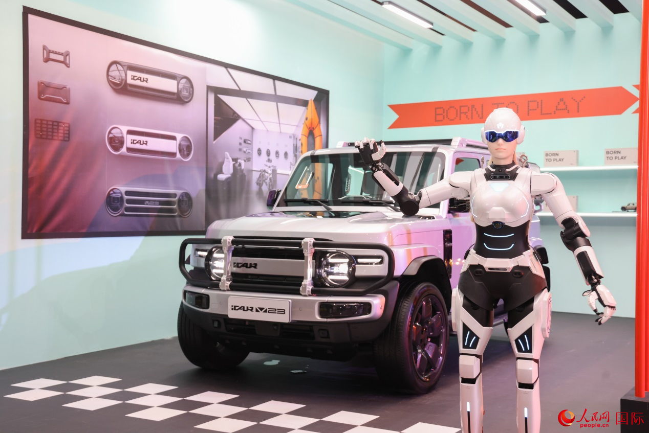 現(xiàn)場(chǎng)搭建的“夢(mèng)想車庫”一景。人民網(wǎng)記者 任皓宇攝