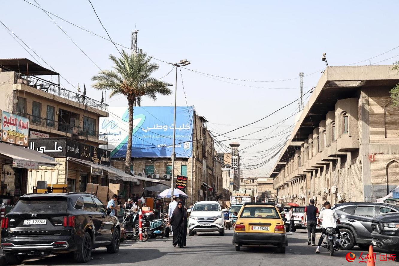 夏爾伽市場入口。人民網(wǎng) 伊納斯·易卜拉欣攝