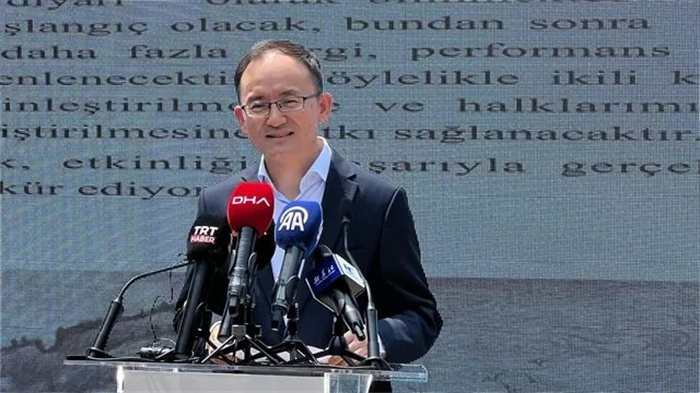 中國(guó)駐土耳其大使姜學(xué)兵致辭。中國(guó)駐土耳其使館供圖