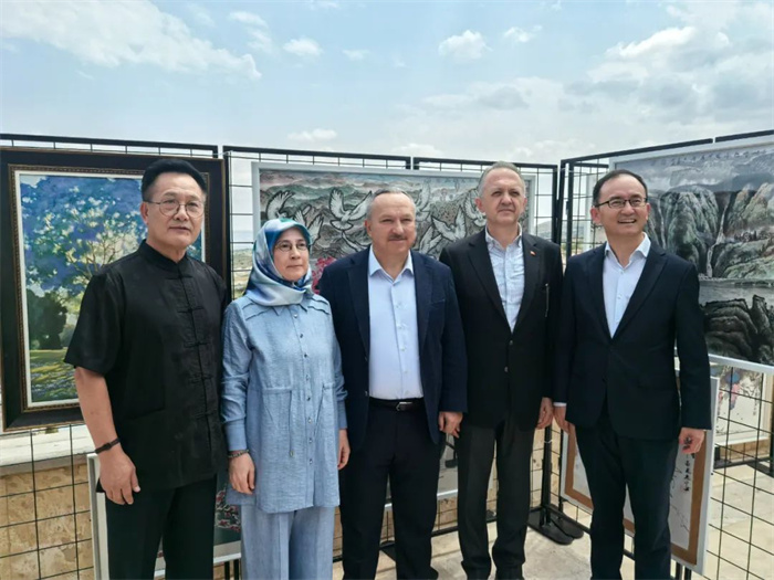 中土代表合影留念。中國(guó)駐土耳其使館供圖