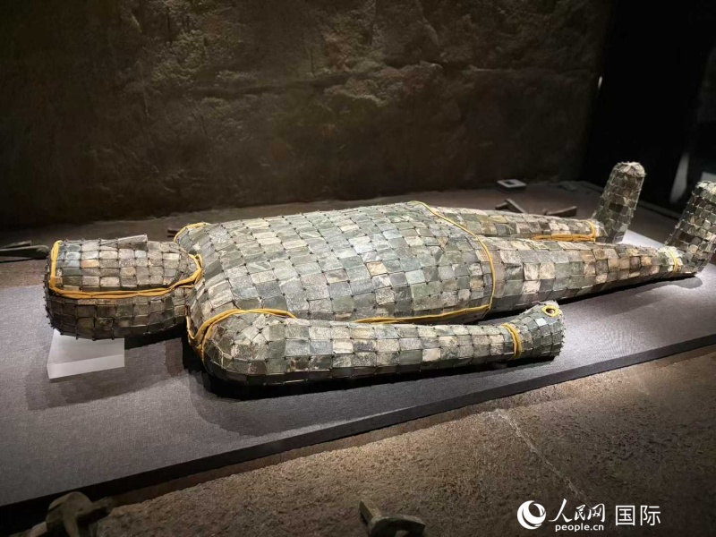 徐州博物館館藏銀縷玉衣。人民網(wǎng) 周錦佳攝