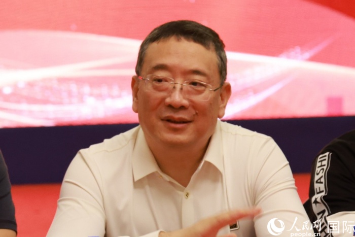 巴西華人文化交流協(xié)會(huì)主席上官建峰在座談會(huì)上致辭。人民網(wǎng)記者 陳海琪攝