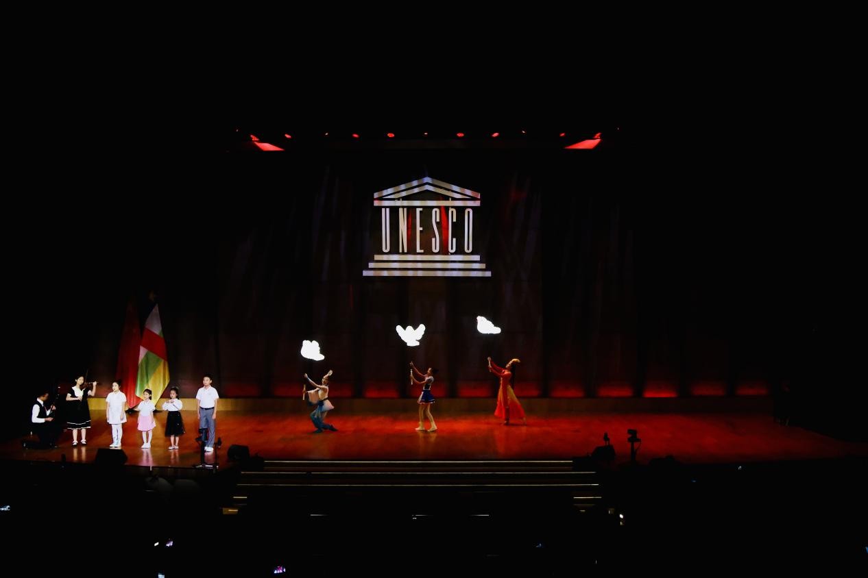 “揚(yáng)起和平的風(fēng)帆”演出現(xiàn)場。主辦方供圖