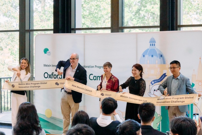 微信創(chuàng)新實驗室全球探索計劃“牛津夏?！痹谂＝虼髮W(xué)開營。趙文楷 攝