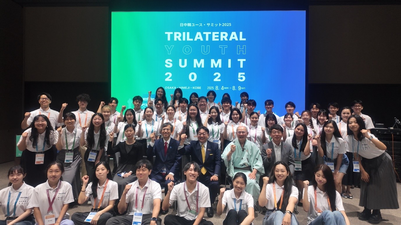 開(kāi)幕式合影。中日韓合作秘書(shū)處供圖