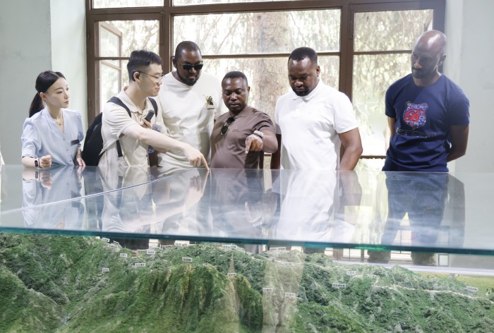 納米比亞代表團(tuán)一行在廬山參觀。九江市委宣傳部供圖