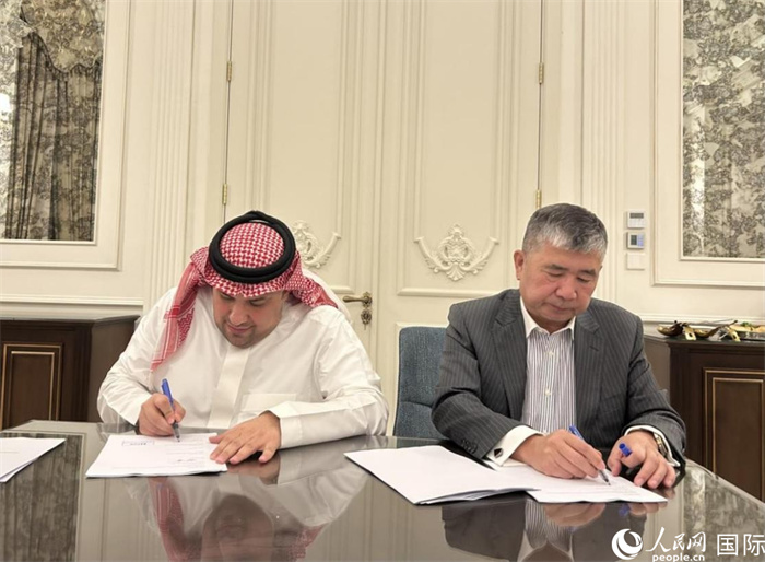 股權合作協(xié)議簽署儀式。人民網(wǎng)記者 任皓宇攝