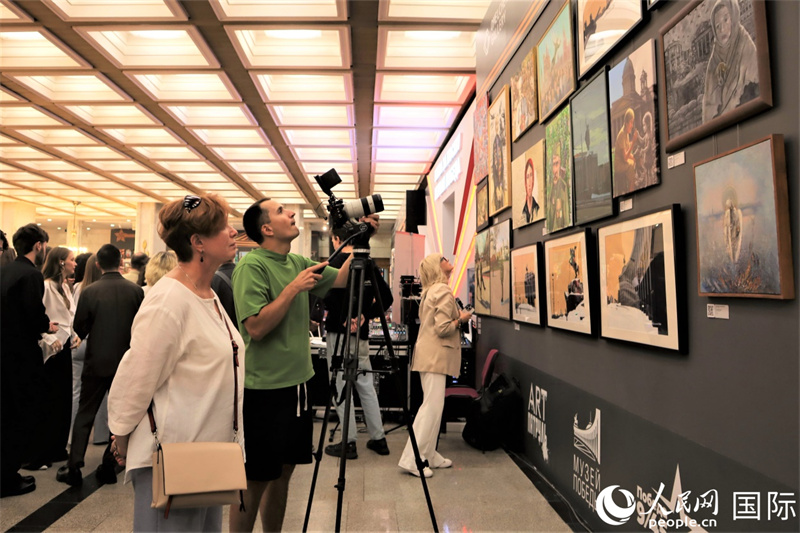 《藝術(shù)與和平——生命的偉大勝利》國(guó)際美術(shù)作品展開幕式現(xiàn)場(chǎng)。人民網(wǎng)記者 于宏建攝