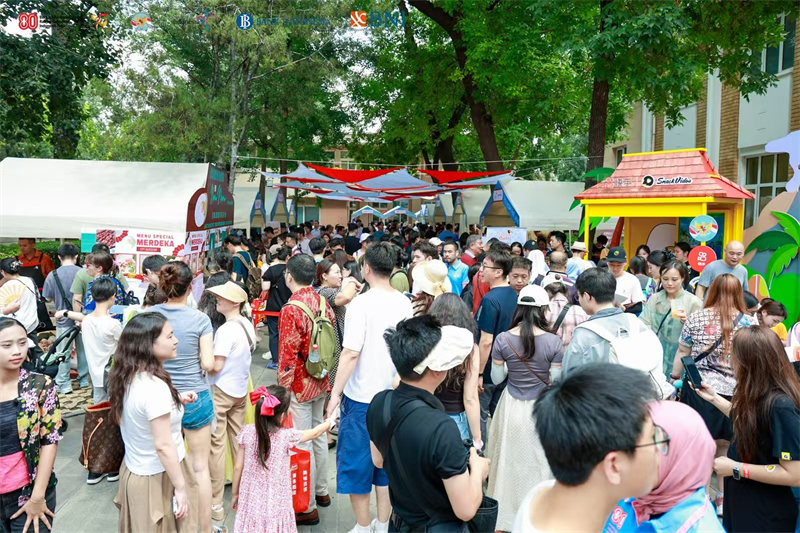 2025年“印尼風(fēng)情節(jié)”活動(dòng)現(xiàn)場(chǎng)人山人海。印尼駐華大使館供圖