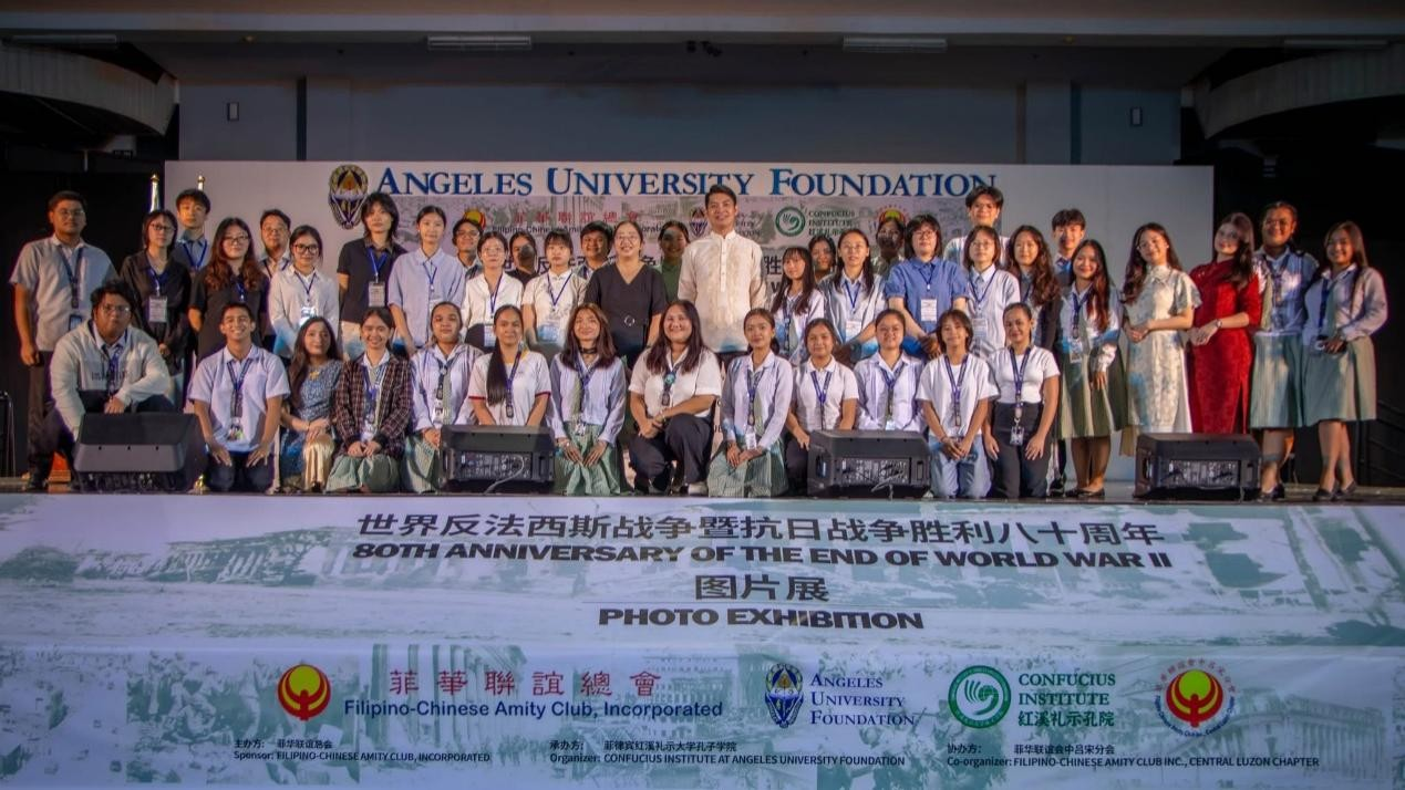 菲律賓紅溪禮示大學(xué)孔子學(xué)院舉辦紀(jì)念世界反法西斯戰(zhàn)爭(zhēng)暨抗日戰(zhàn)爭(zhēng)勝利八十周年圖片展。紅溪禮示大學(xué)孔子學(xué)院 供圖