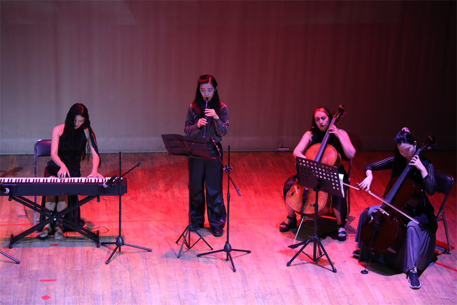 活動(dòng)現(xiàn)場(chǎng)。埃內(nèi)斯托·多明戈斯攝