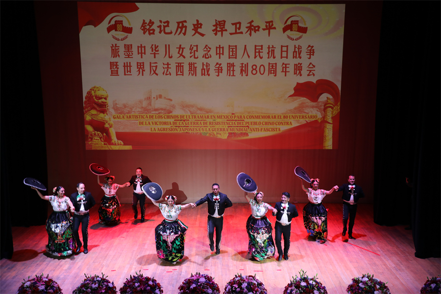 活動(dòng)現(xiàn)場(chǎng)。埃內(nèi)斯托·多明戈斯攝