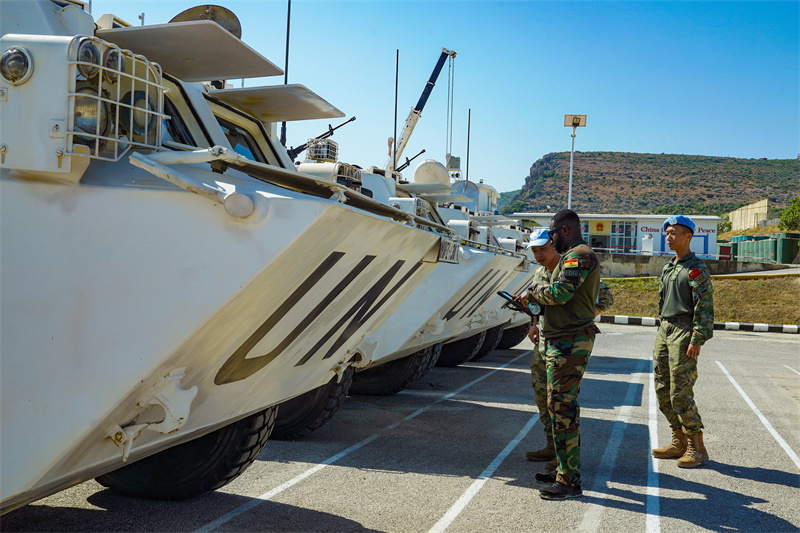 【3】中國第23批赴黎維和部隊(duì)多功能工兵分隊(duì)通過第三季度裝備核查核查。張博禹攝.