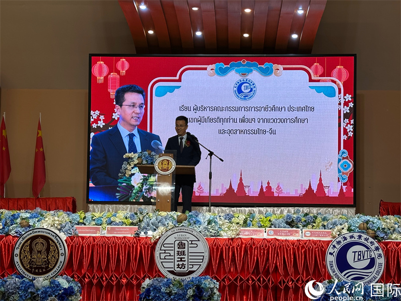 天津渤海職業(yè)技術(shù)學(xué)院黨委書記魏炳舉致辭。人民網(wǎng)記者 簡(jiǎn)承淵攝