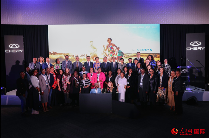 與會嘉賓合影。人民網(wǎng) 劉暢攝