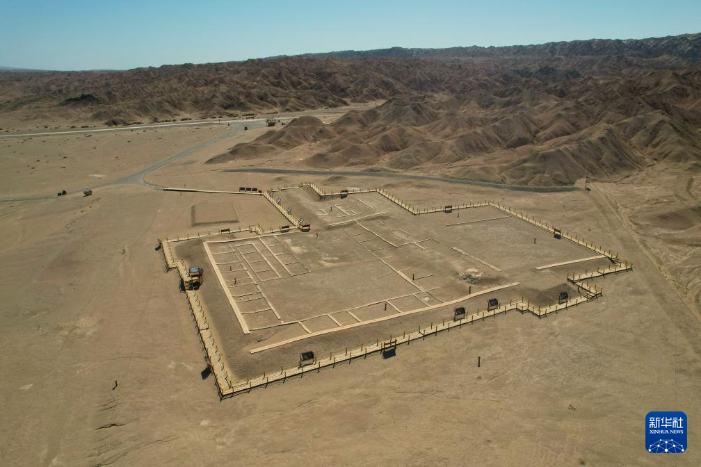 這是在甘肅省敦煌市拍攝的世界文化遺產(chǎn)懸泉置遺址（2025年7月24日攝，無人機(jī)照片）。新華社記者 張智敏 攝