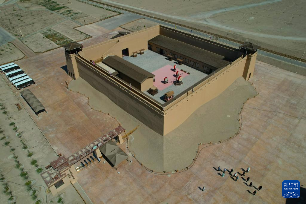 這是在甘肅省敦煌市拍攝的懸泉置遺址景區(qū)一角（2025年7月24日攝，無人機(jī)照片）。新華社記者 張智敏 攝