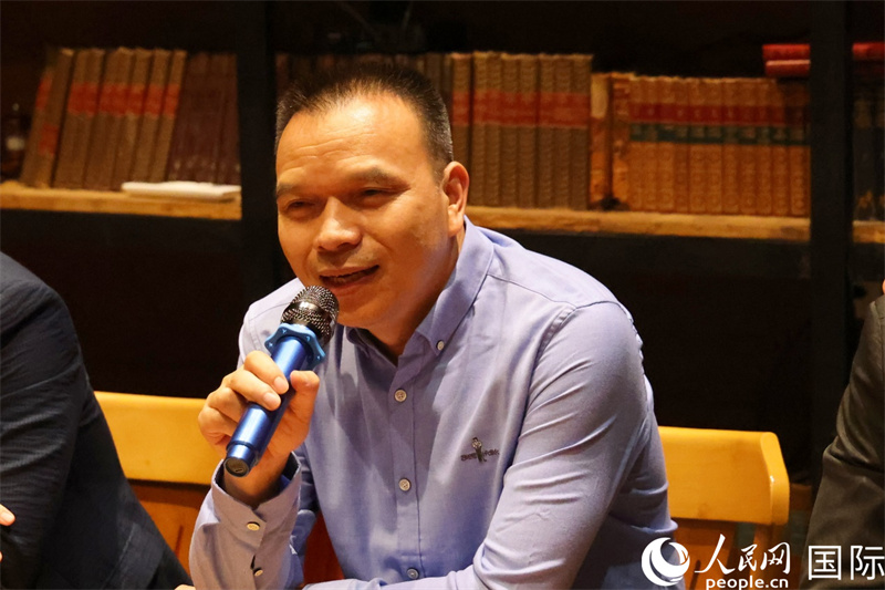 溫州市政協(xié)副主席鄭建忠在座談會上致辭。人民網(wǎng)記者 陳海琪攝