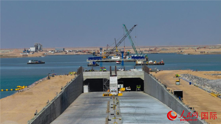 中交天航局承建的連通法奧港和原先舊港烏姆蓋薩爾港的海底隧道。人民網(wǎng) 伊納斯·易卜拉欣攝