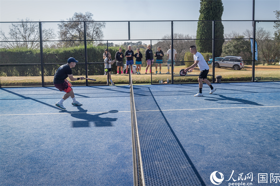 充滿樂趣的陽光運(yùn)動(dòng)。人民網(wǎng) 希拉茲·莫林?jǐn)z