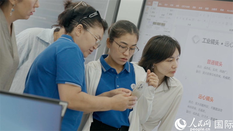 魯班工坊學(xué)員正在參與課堂討論。人民網(wǎng)記者 張榮攝