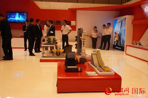 8月29日，中國建材集團在印尼首都雅加達舉辦推介會及創(chuàng)新成果展。人民網(wǎng)記者 曹師韻攝