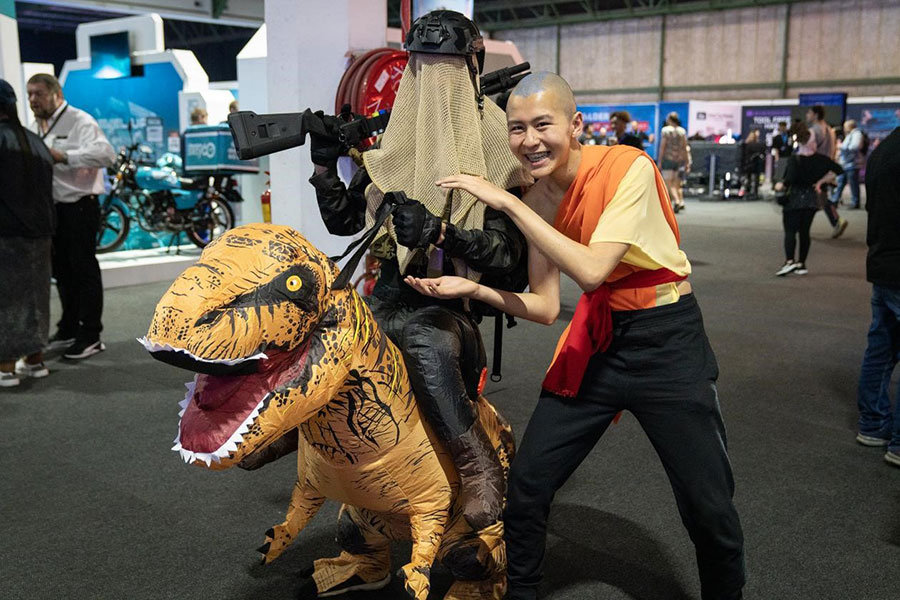 動(dòng)漫角色扮演吸引眾人目光。 希拉茲·莫林?jǐn)z