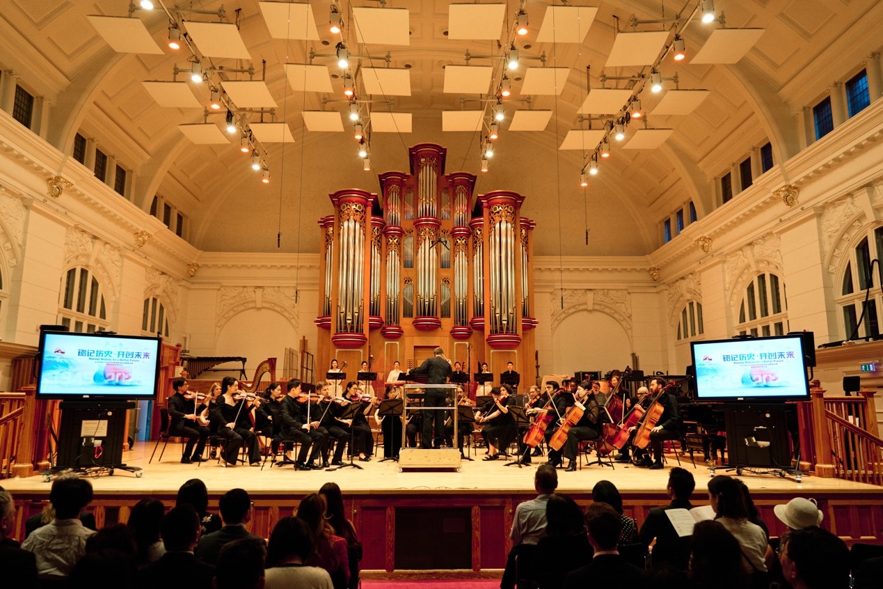 紀(jì)念抗戰(zhàn)勝利80周年音樂(lè)會(huì)在倫敦舉行。楊浩鵬攝