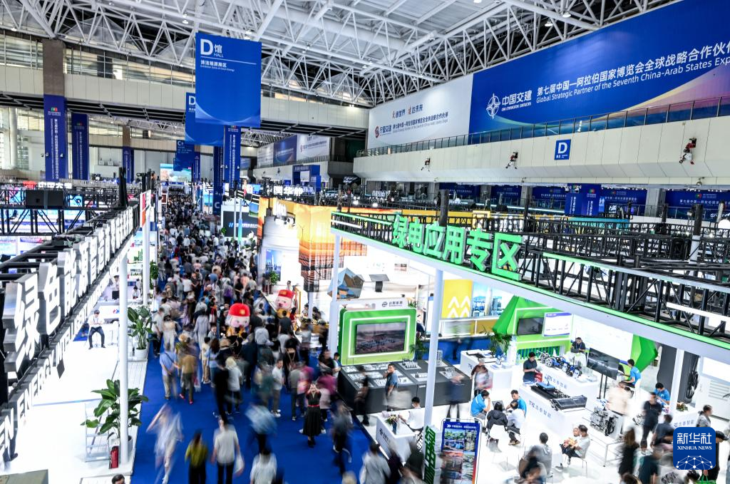 這是8月30日拍攝的第七屆中國—阿拉伯國家博覽會(huì)清潔能源展區(qū)。新華社記者 馮開華 攝