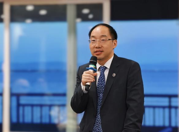 于運全致答謝辭。當(dāng)代中國與世界研究院供圖