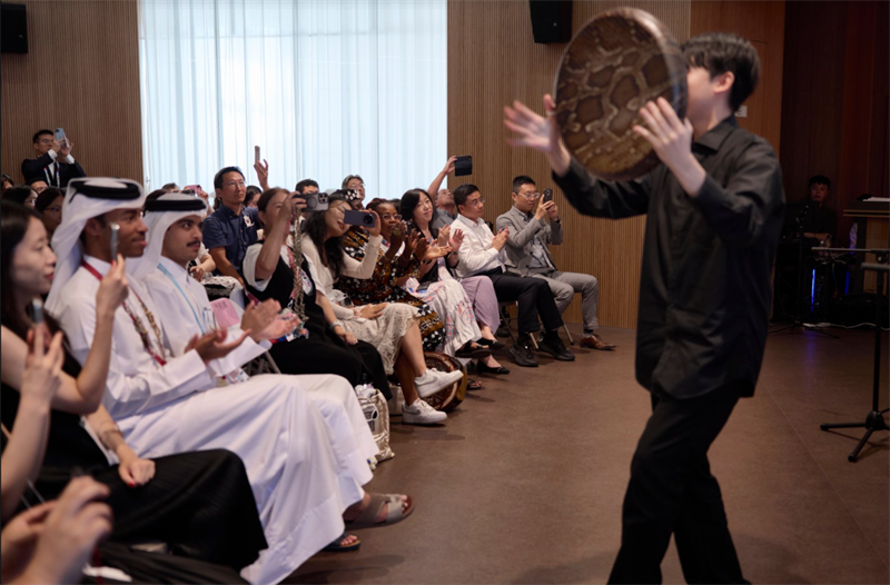 樂手與現(xiàn)場觀眾互動。中國貿(mào)促會供圖