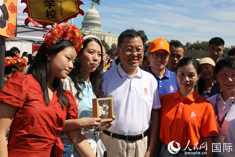 1、8月30日，第二十三屆華盛頓中國(guó)文化節(jié)在美國(guó)首都華盛頓舉行。中國(guó)駐美國(guó)大使謝鋒應(yīng)邀出席活動(dòng)。 人民網(wǎng)記者 李志偉攝