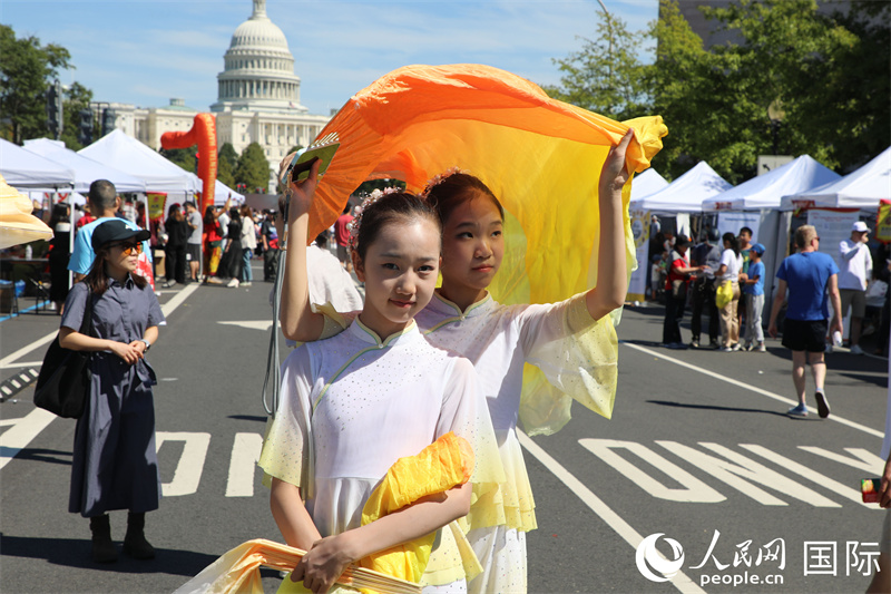 5、上萬(wàn)人參加了華盛頓中國(guó)文化節(jié)活動(dòng)。 人民網(wǎng)記者 李志偉攝