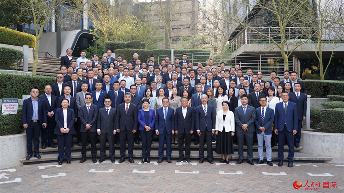 南非中國(guó)經(jīng)貿(mào)協(xié)會(huì)全體會(huì)員合影。人民網(wǎng) 劉暢攝