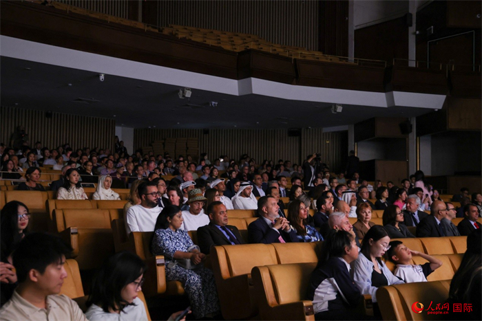 觀眾陸續(xù)入座準備觀影。人民網(wǎng)記者 任皓宇攝